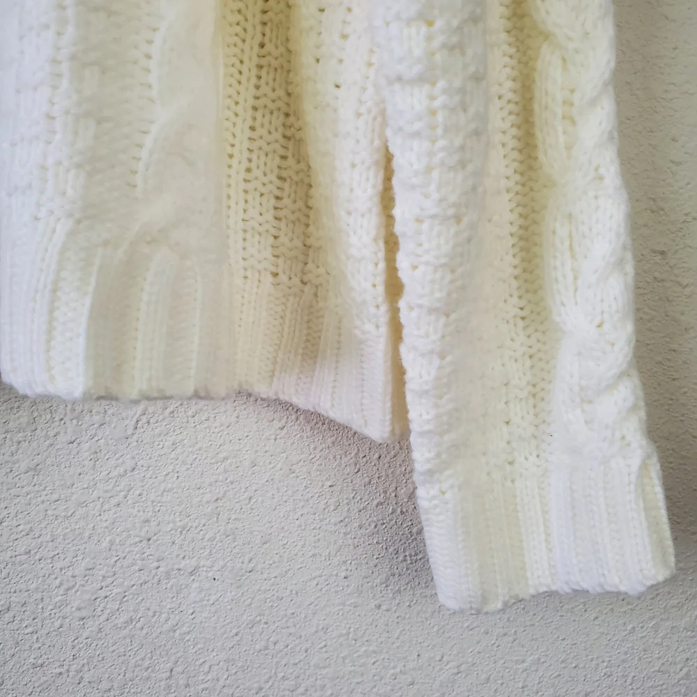 Mudd Cozy White Cable Knit Sweater